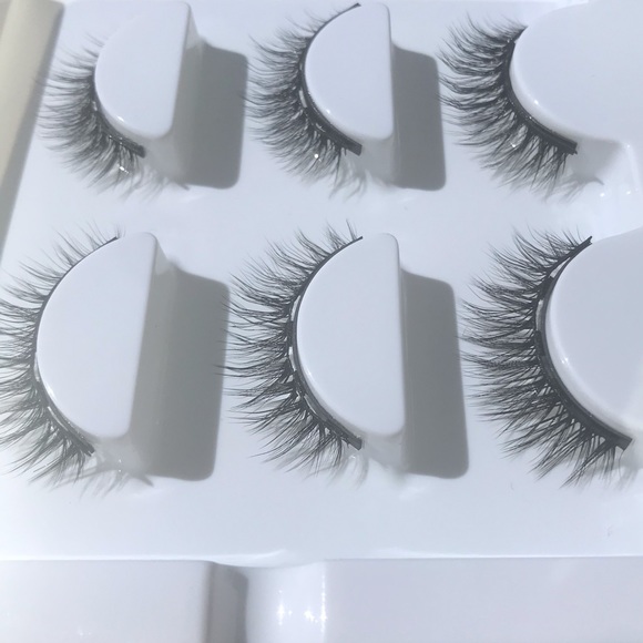 NATURAL Magnetic Eyelashes Kit w/ Eyeliner - Picture 4 of 10